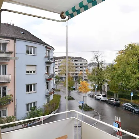 Daire Parkside & Peaceful Near Google & Paradeplatatz Zürih
