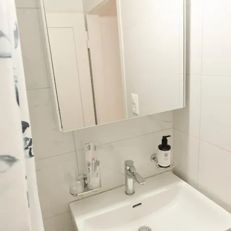Parkside & Peaceful Near Google & Paradeplatatz Апартаменти *